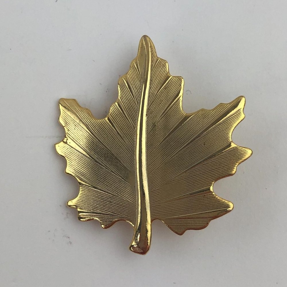 Vtg Gold Toned Leaf Jewelry   |  Womens Brooch